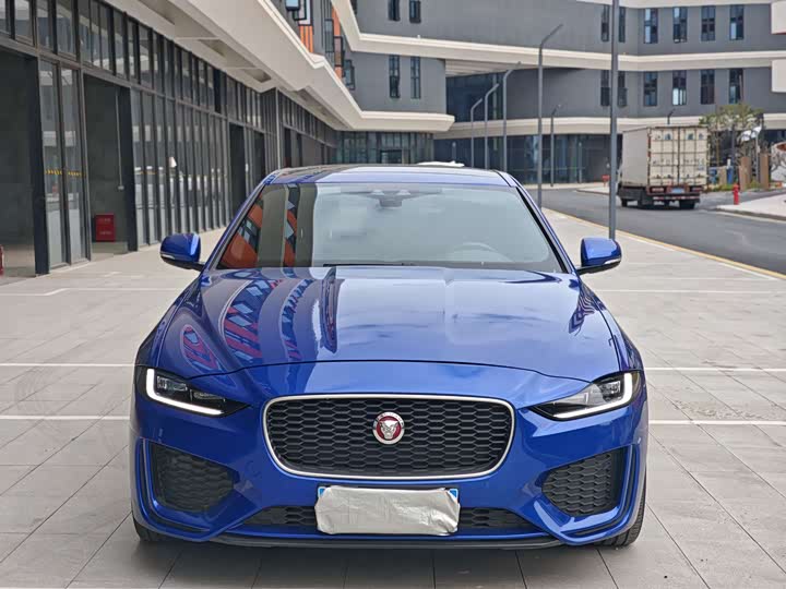 Фото 2 - Jaguar XE L