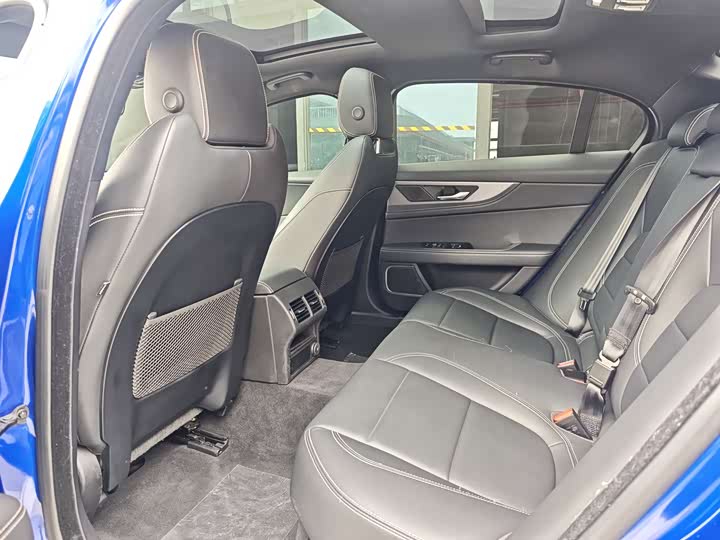 Фото 5 - Jaguar XE L