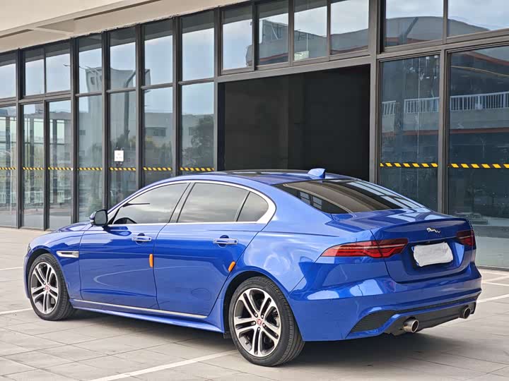 Фото 6 - Jaguar XE L