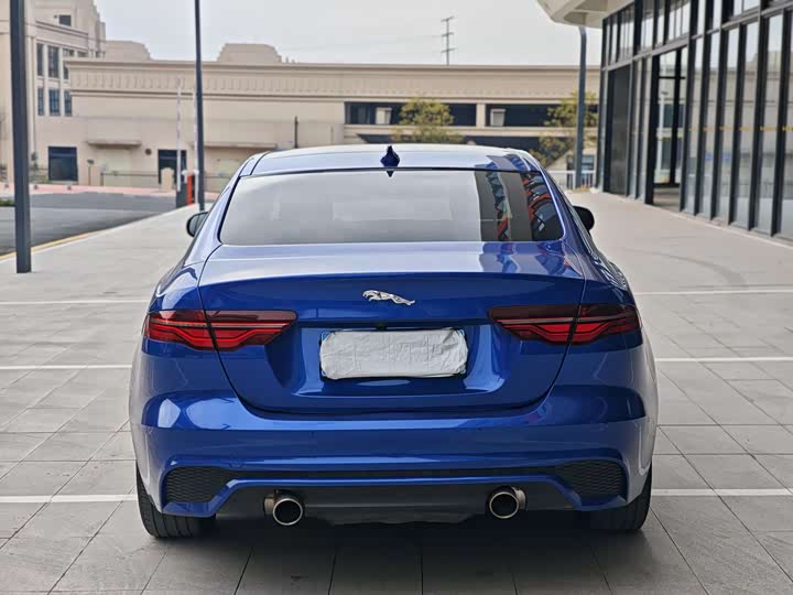Фото 7 - Jaguar XE L