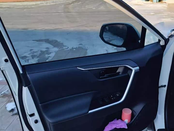 Фото 7 - Toyota RAV4