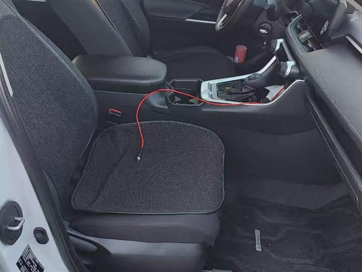 Фото 8 - Toyota RAV4