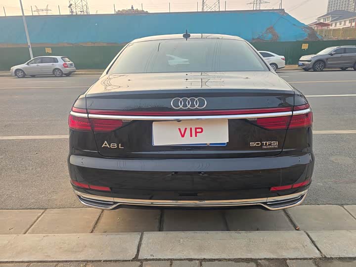 Фото 8 - Audi A8