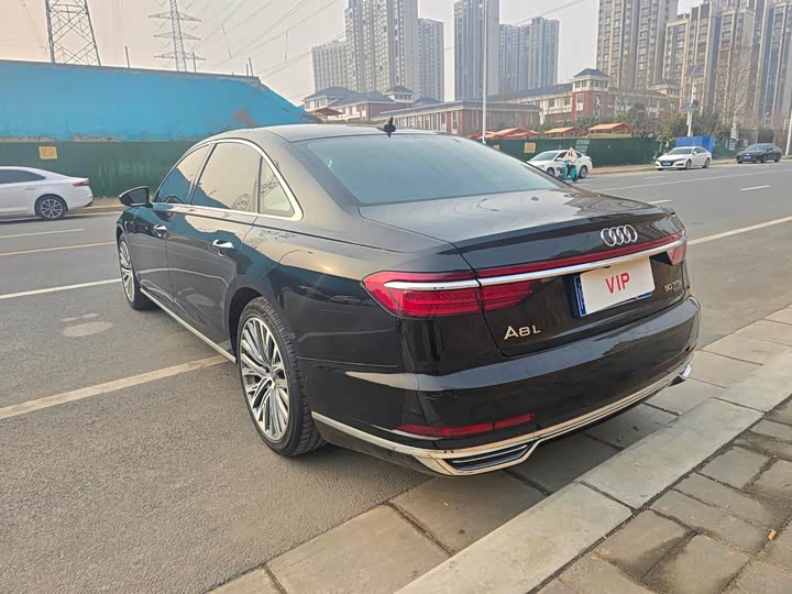 Фото 9 - Audi A8