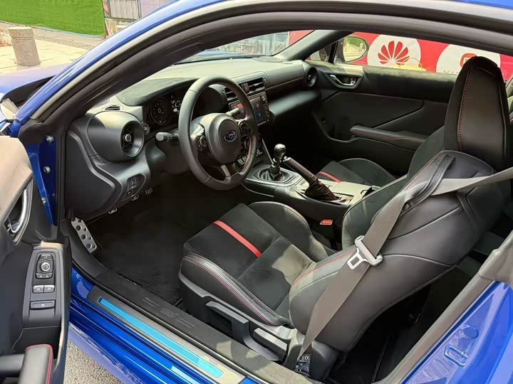 Фото 2 - Subaru BRZ