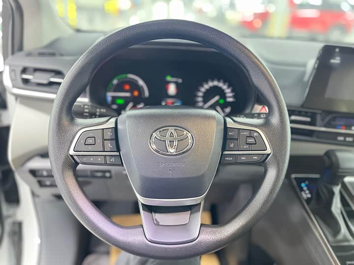 Фото 8 - Toyota Sienna