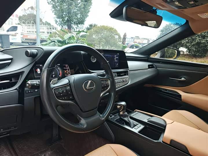 Фото 4 - Lexus ES