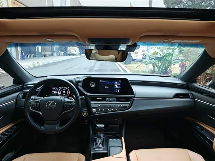 Фото 5 - Lexus ES