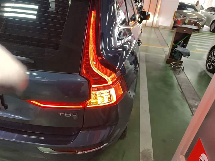 Фото 8 - Volvo XC60