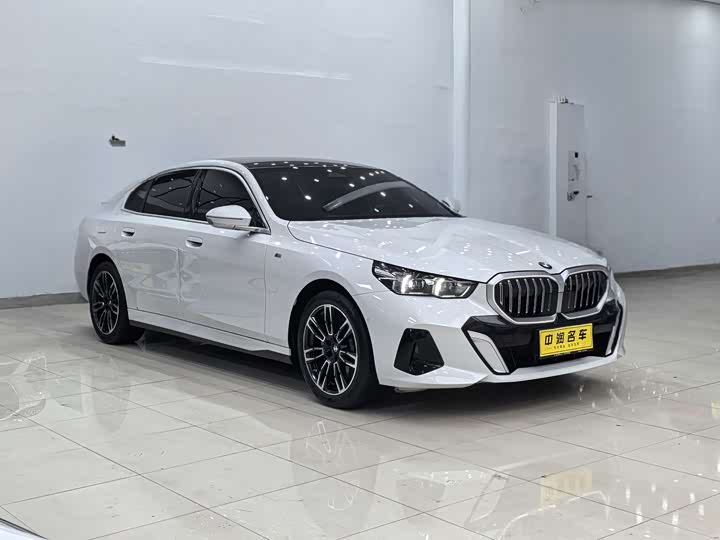 Фото 3 - BMW 5 Series