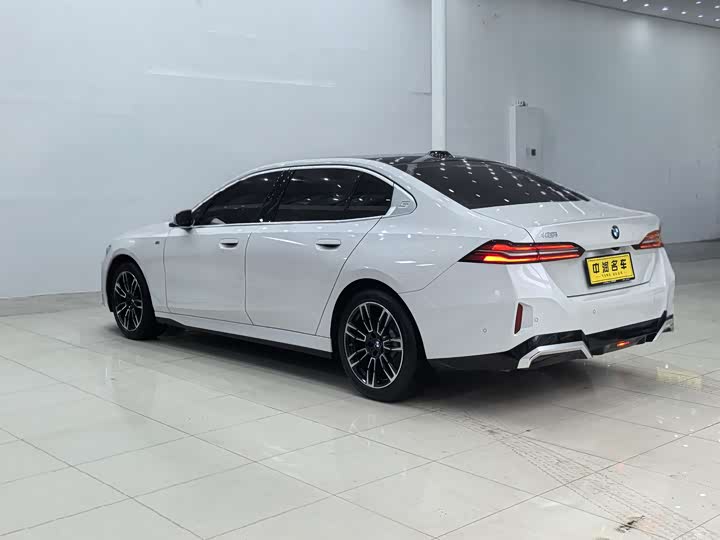 Фото 6 - BMW 5 Series