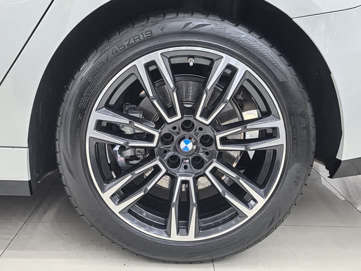Фото 8 - BMW 5 Series