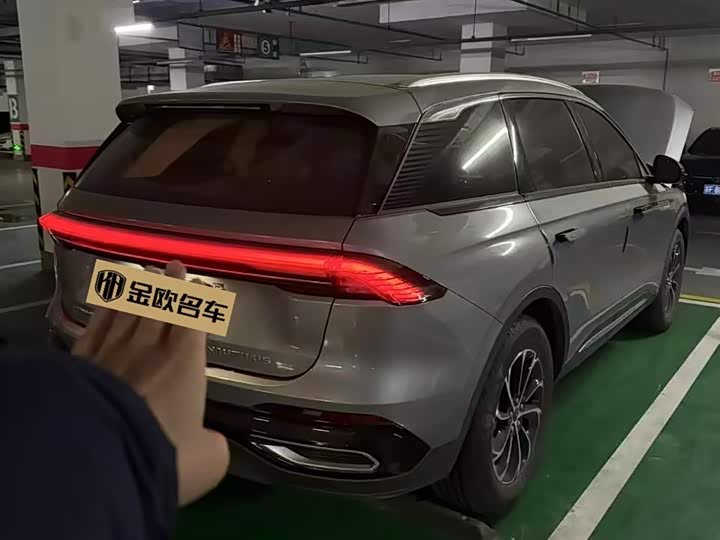 Фото 8 - Lincoln Nautilus