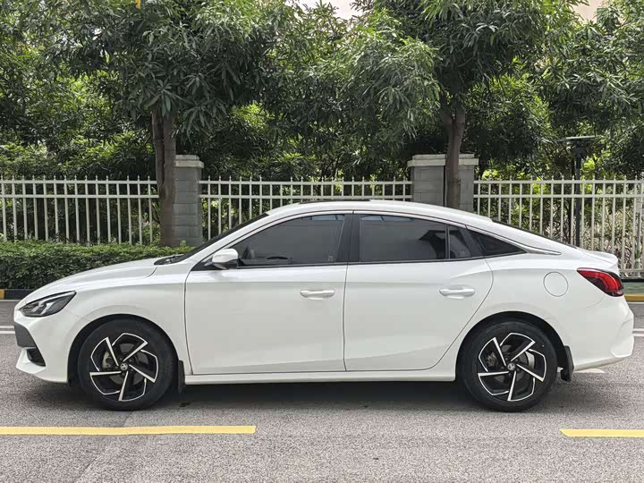 Фото 7 - MG Motor 5