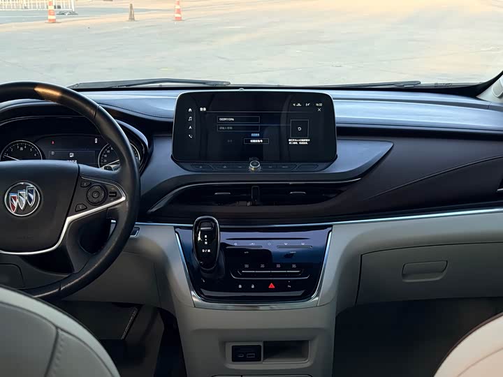 Фото 8 - Buick GL8 ES