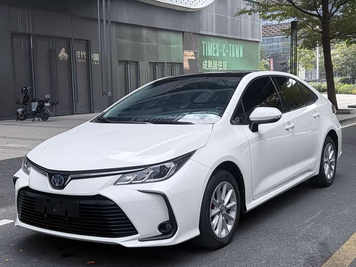 Фото 1 - Toyota Corolla