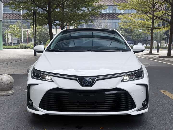 Фото 2 - Toyota Corolla