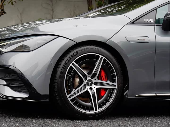 Фото 9 - Mercedes-Benz EQE AMG