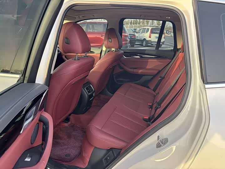 Фото 6 - BMW iX3