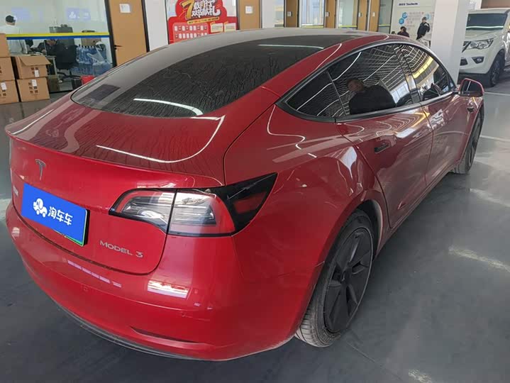 Фото 3 - Tesla Model 3