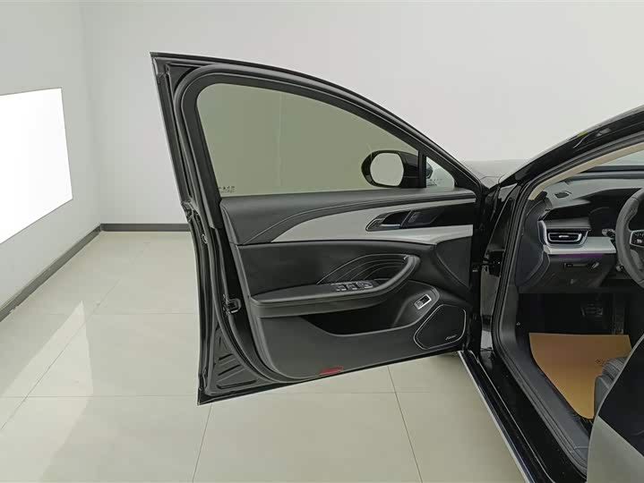 Фото 7 - Hongqi H5