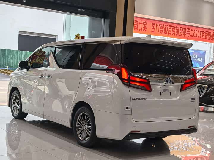 Фото 4 - Toyota Alphard