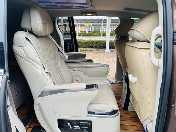 Фото 9 - Buick GL8 ES