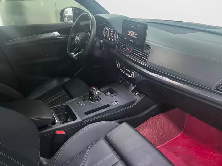 Фото 8 - Audi Q5L