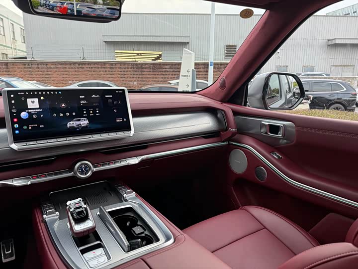 Фото 8 - Tank 700 Hybrid