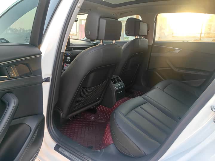 Фото 4 - Audi A4L