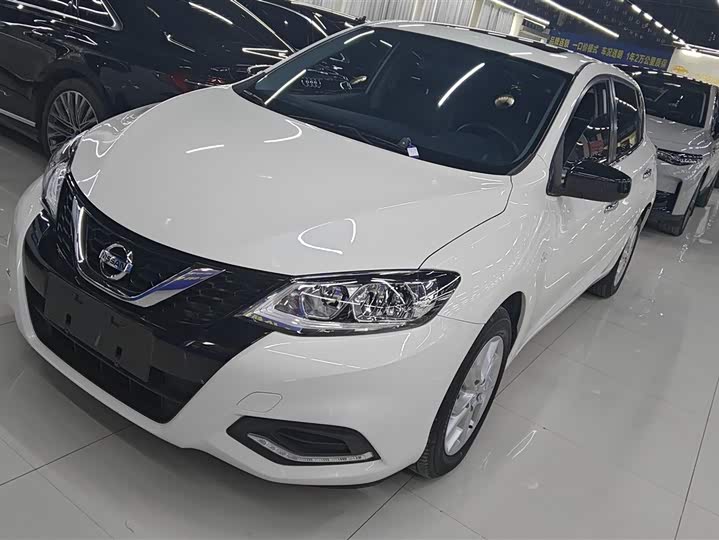 Фото 1 - Nissan Tiida