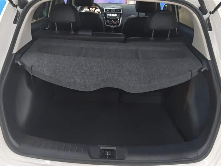 Фото 4 - Nissan Tiida