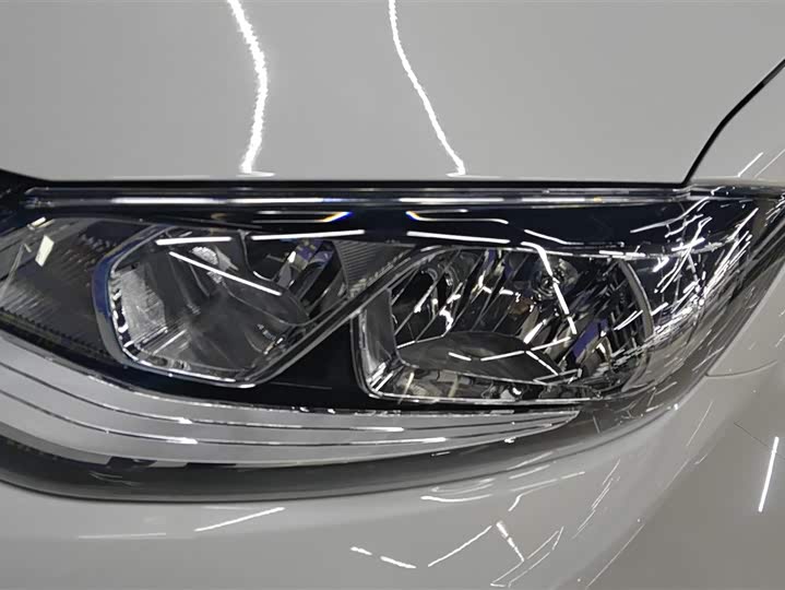 Фото 5 - Nissan Tiida