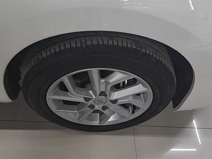 Фото 6 - Nissan Tiida