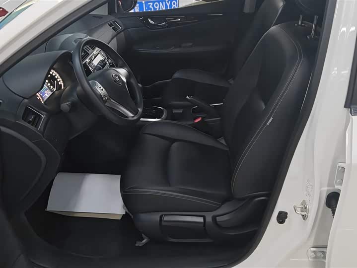 Фото 9 - Nissan Tiida