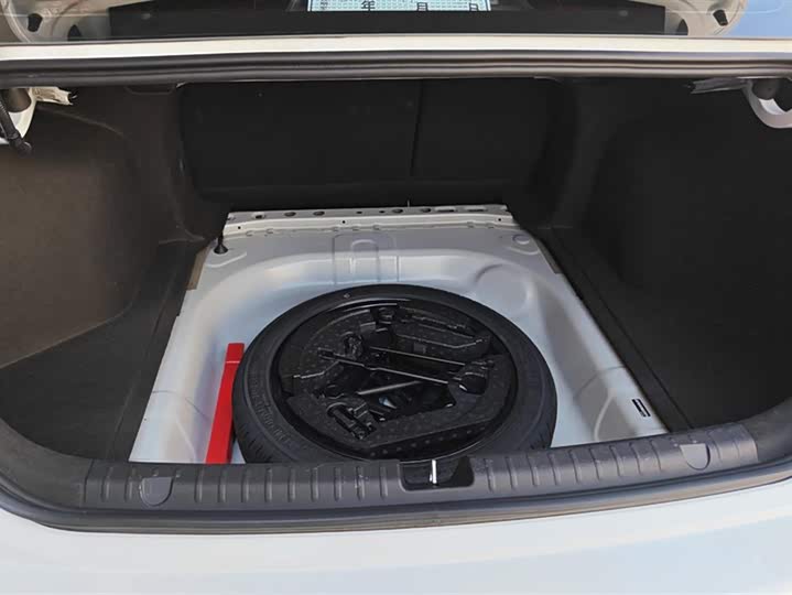 Фото 4 - Geely Emgrand