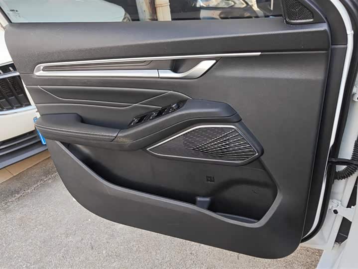 Фото 7 - Geely Emgrand