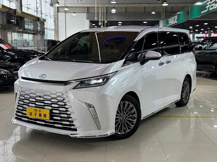 Фото 1 - Lexus LM