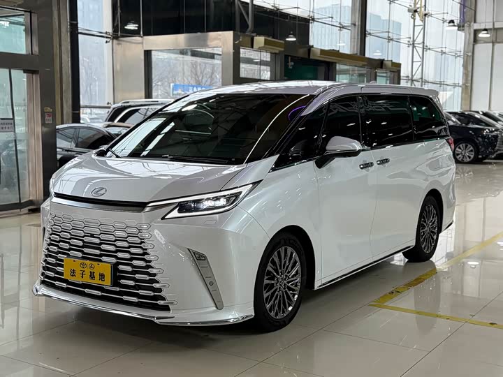 Фото 4 - Lexus LM