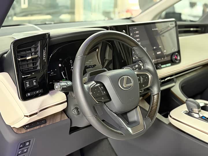 Фото 8 - Lexus LM