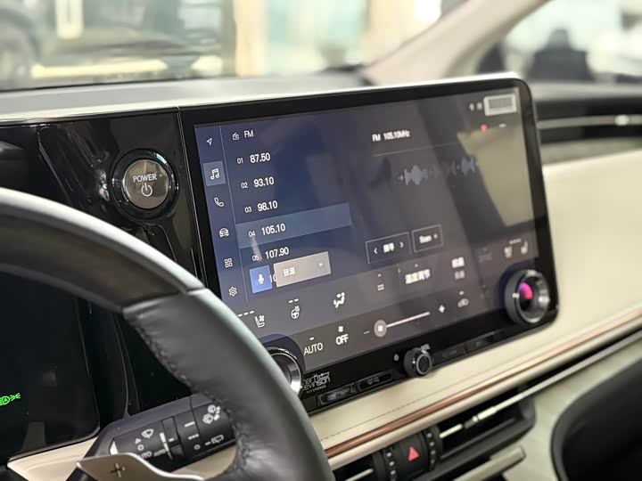 Фото 9 - Lexus LM