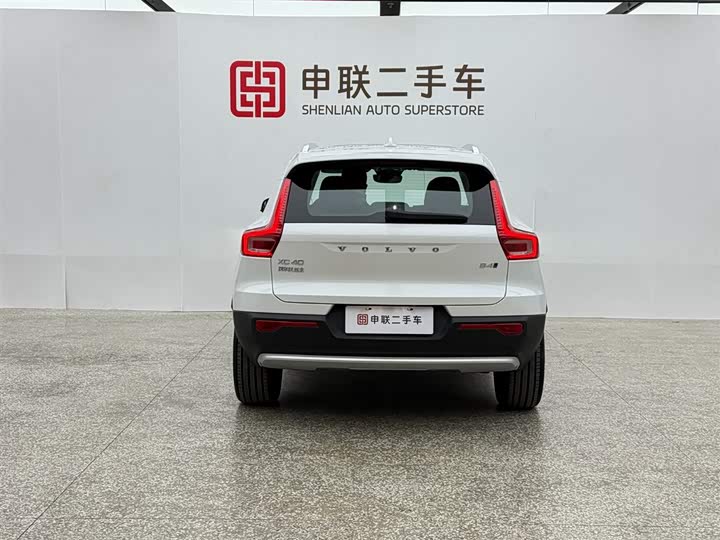 Фото 4 - Volvo XC40