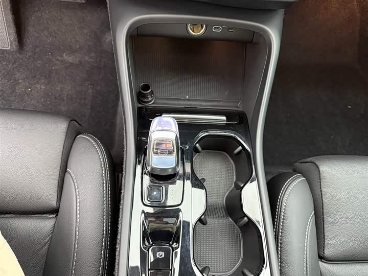 Фото 9 - Volvo XC40