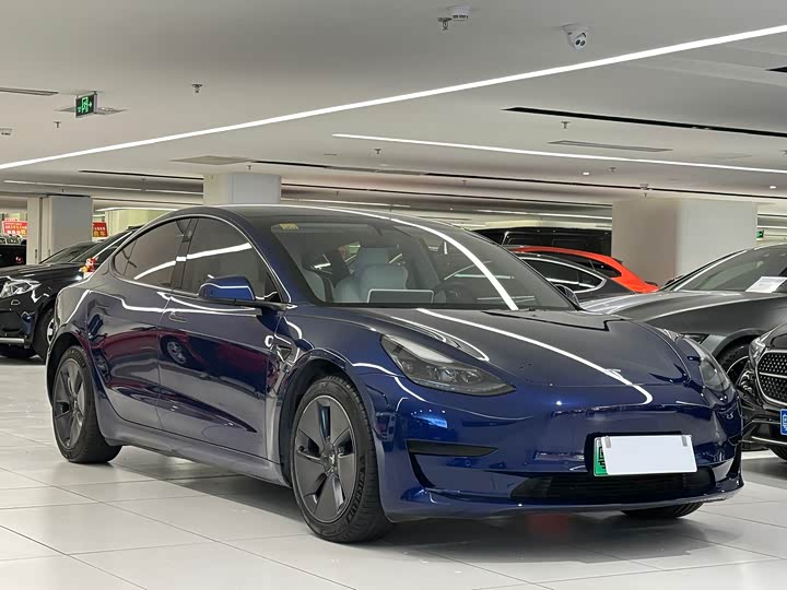 Фото 3 - Tesla Model 3