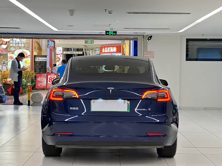 Фото 6 - Tesla Model 3