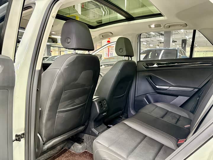 Фото 5 - Volkswagen T-Roc