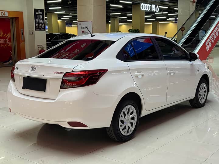 Фото 4 - Toyota Vios
