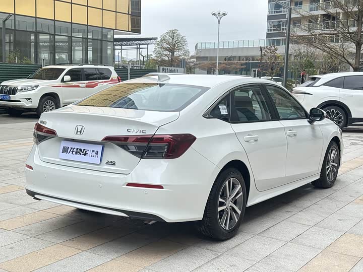 Фото 8 - Honda Civic