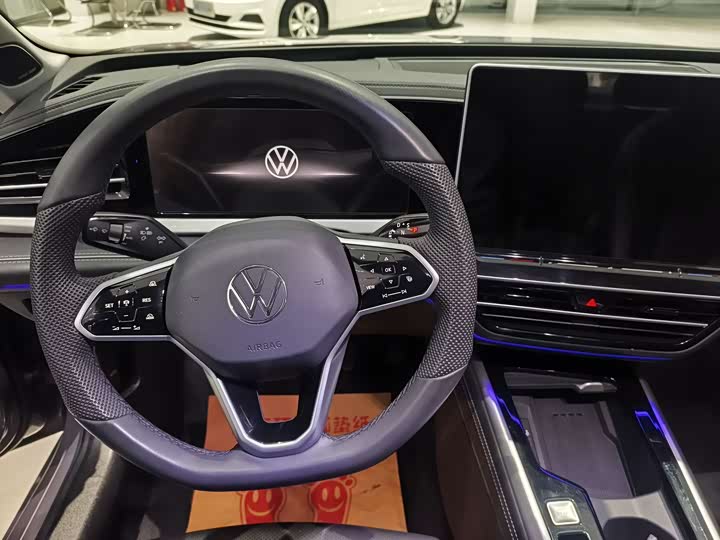 Фото 8 - Volkswagen Passat