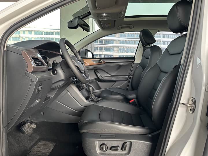 Фото 4 - Volkswagen Tharu